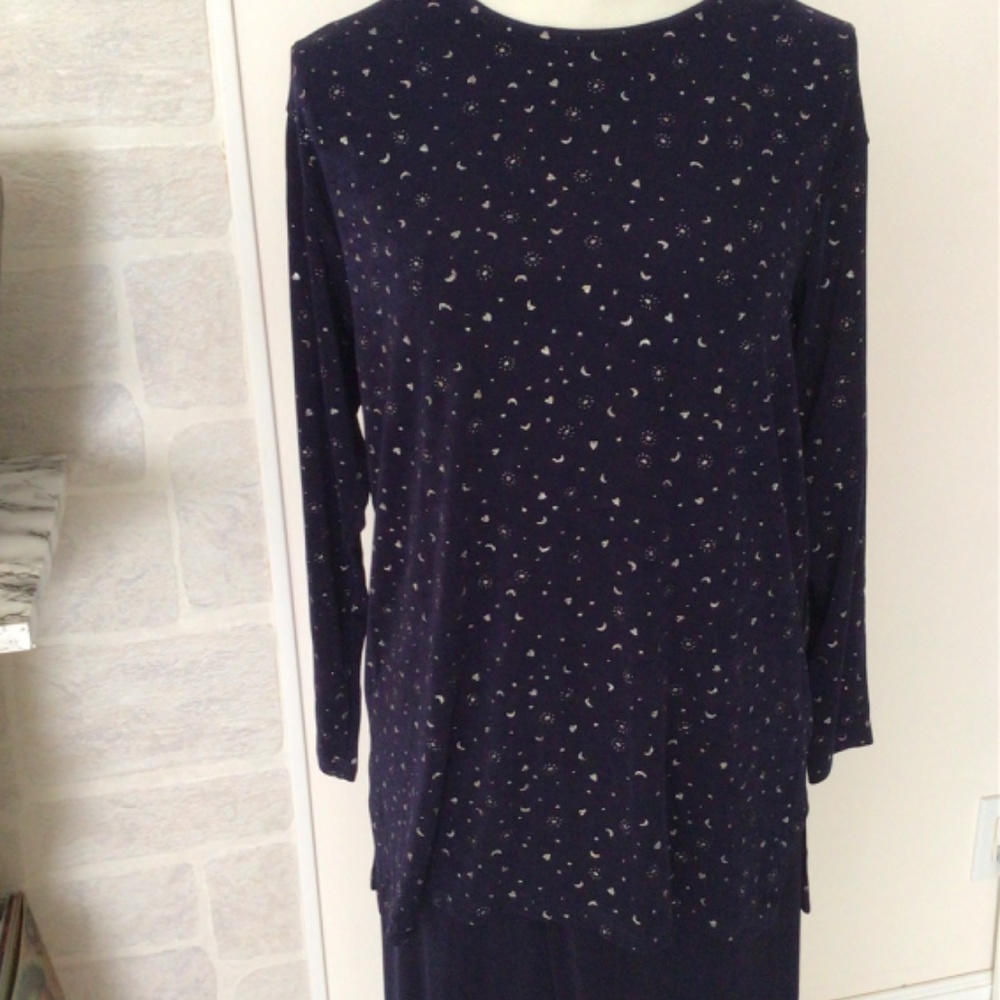 Navy -blue stretchable long sleeve top and pants